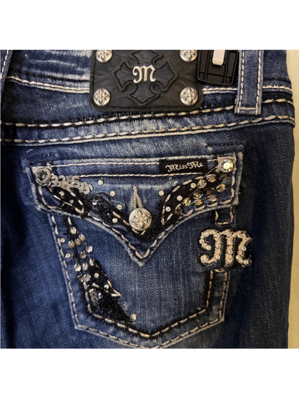 Gorgeous Miss Me Easy Boot Jeans With Embellished Pockets 31” Inseam